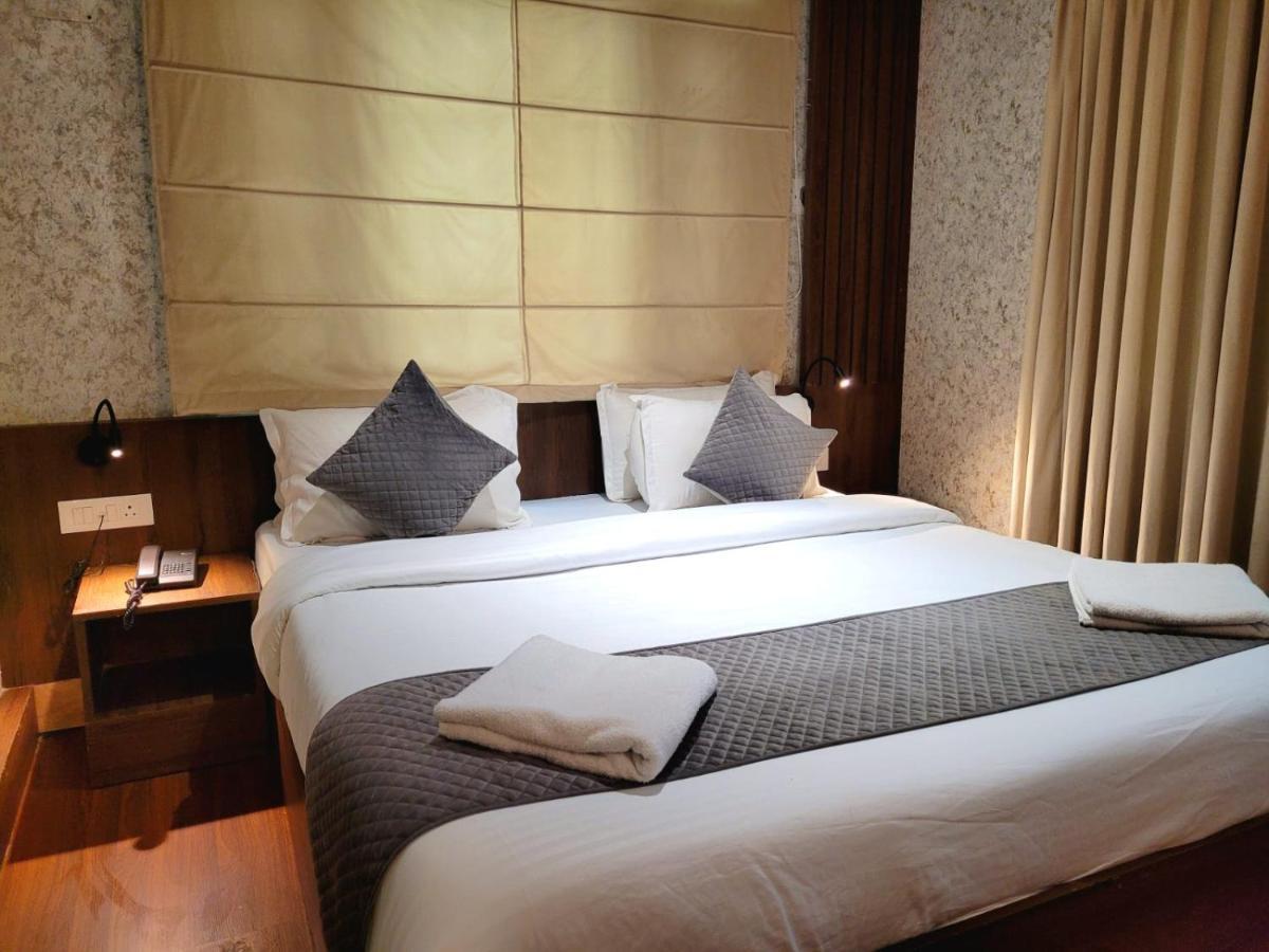 Hotel Green Rooms, Vintage Luxury Near Dal Lake Srinagar  Bagian luar foto