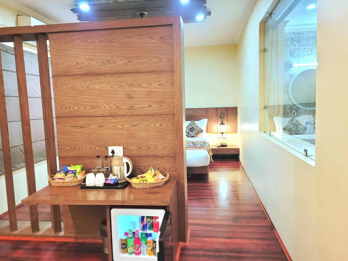 Hotel Green Rooms, Vintage Luxury Near Dal Lake Srinagar  Bagian luar foto