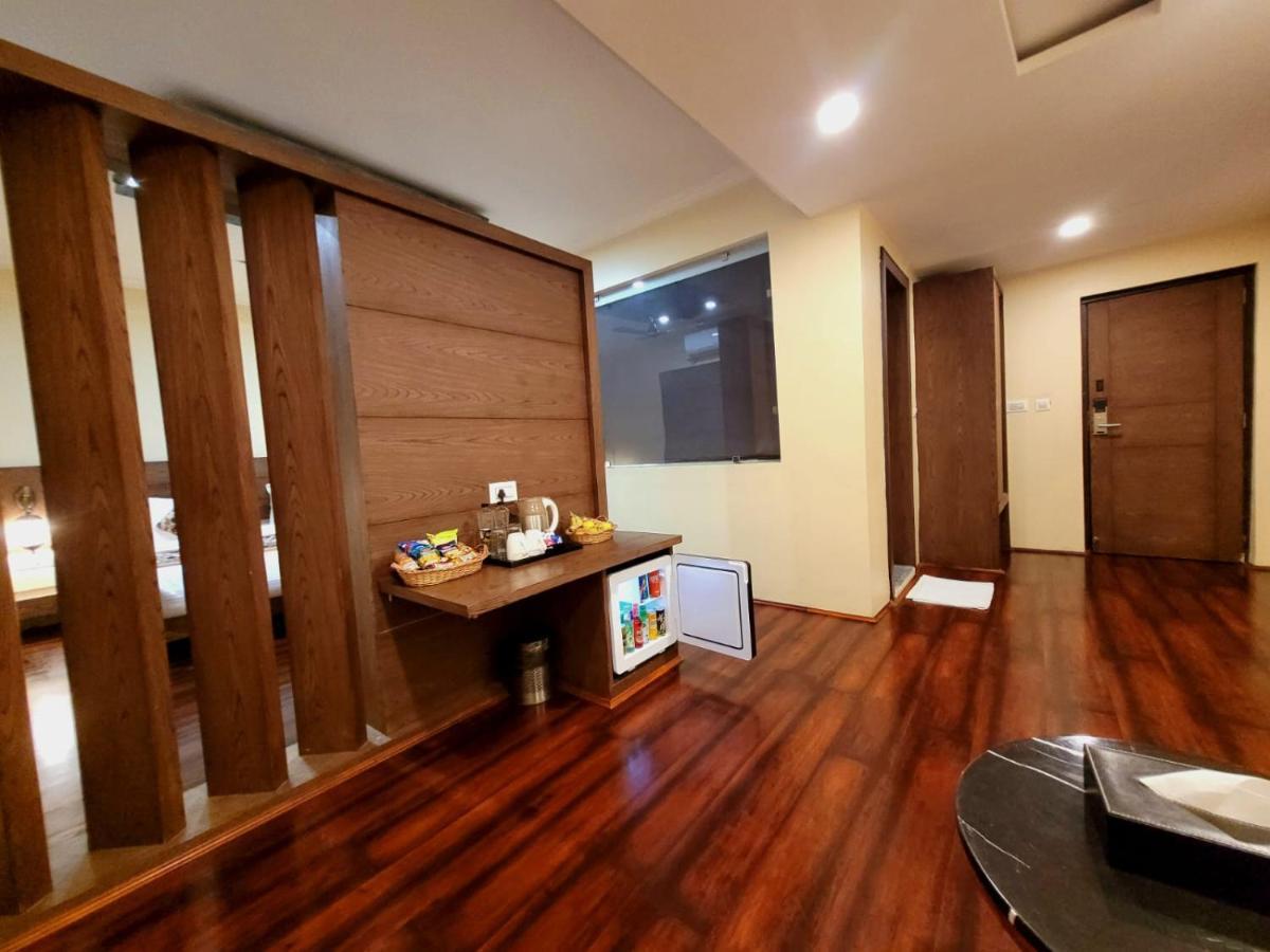 Hotel Green Rooms, Vintage Luxury Near Dal Lake Srinagar  Bagian luar foto