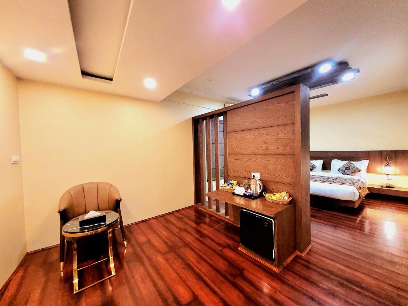 Hotel Green Rooms, Vintage Luxury Near Dal Lake Srinagar  Bagian luar foto