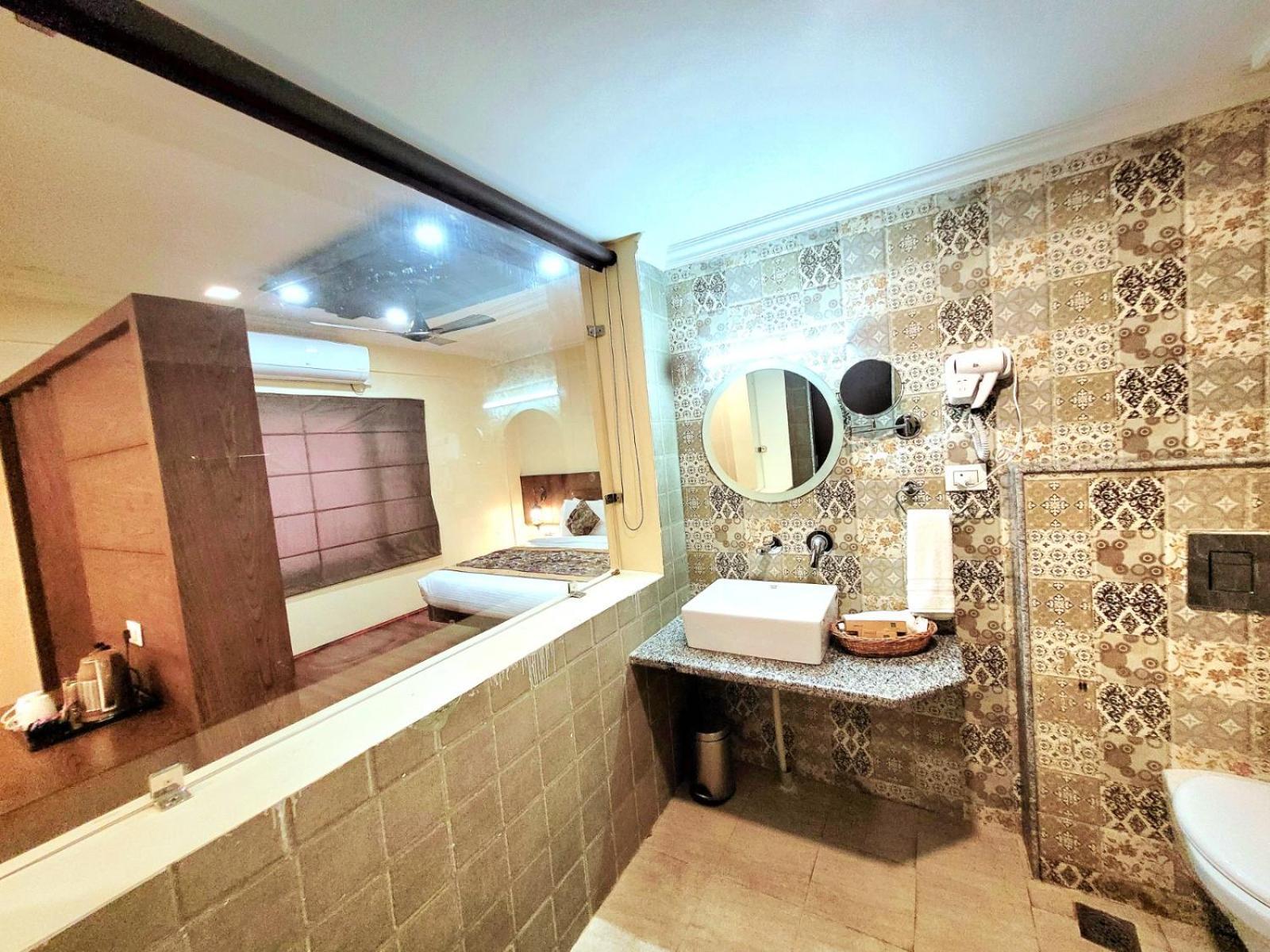 Hotel Green Rooms, Vintage Luxury Near Dal Lake Srinagar  Bagian luar foto