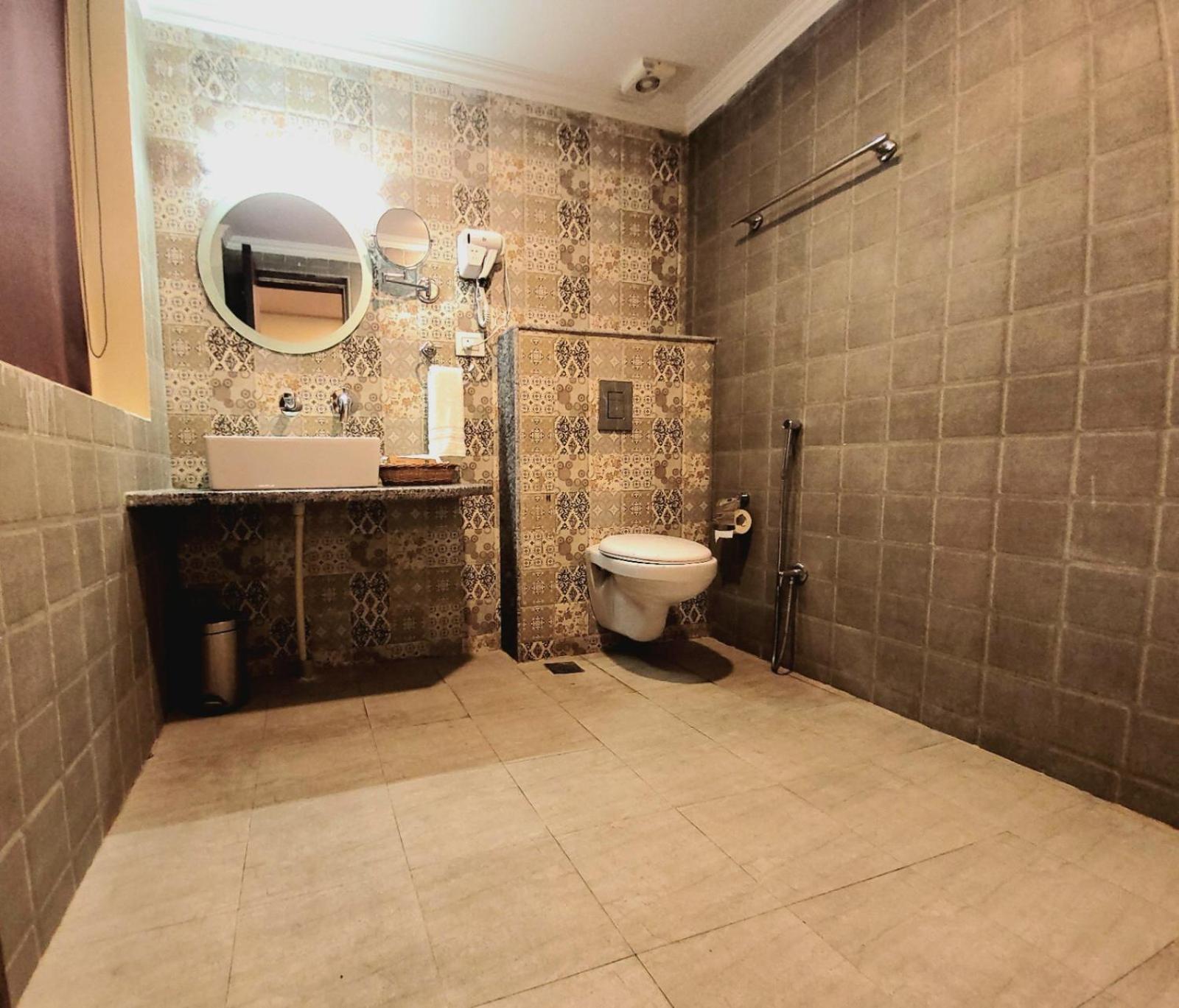 Hotel Green Rooms, Vintage Luxury Near Dal Lake Srinagar  Bagian luar foto
